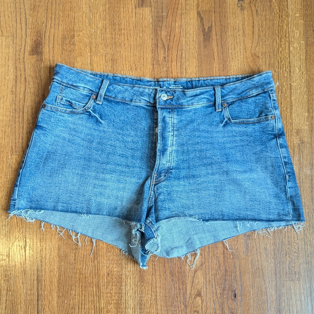 Old Navy | 3" Higher High-Rise Sky High Jean Cut-Off Shorts | 22 Plus